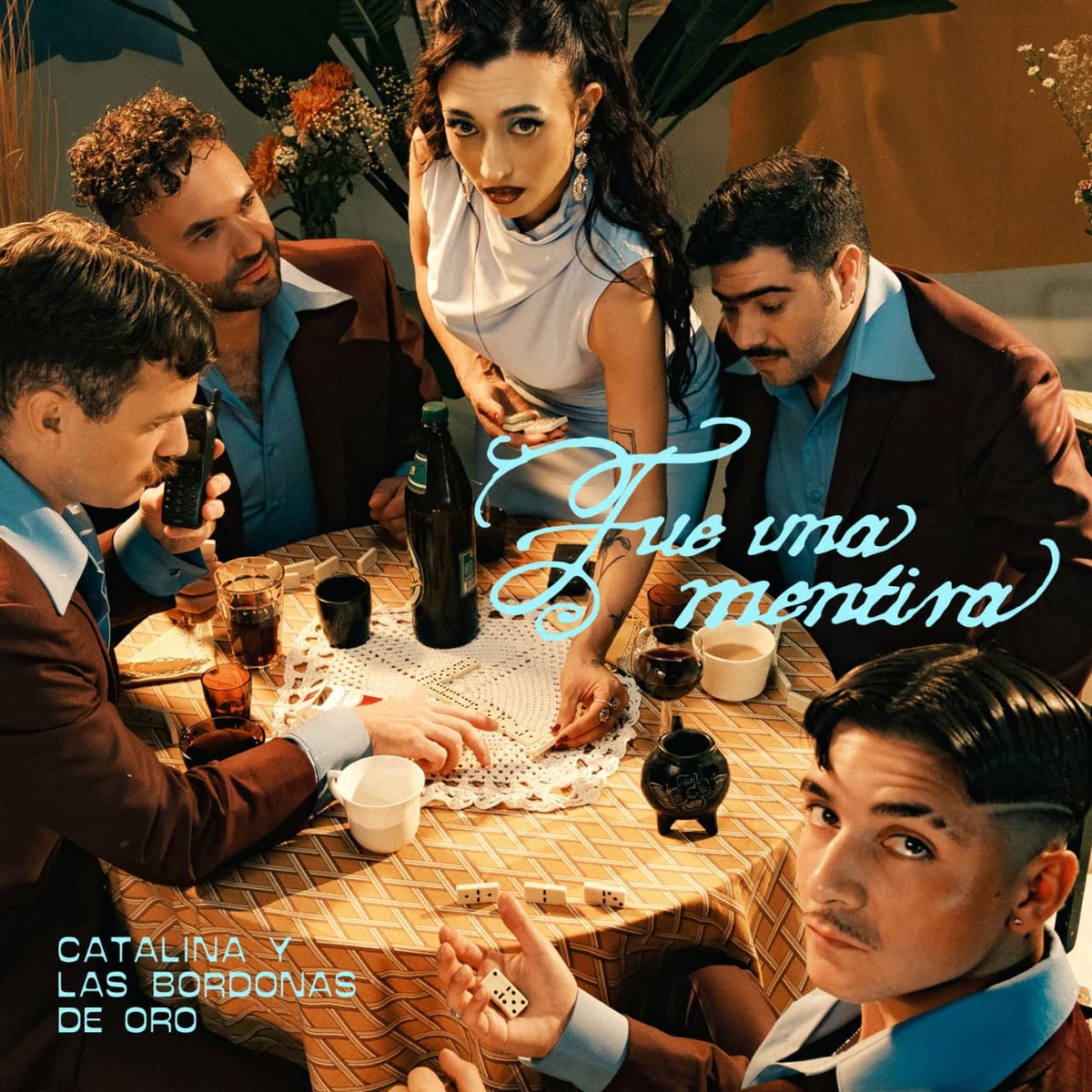 Catalina y Las Bordonas de Oro presenta “Fue una mentira”, un giro tropical que da la bienvenida a una nueva etapa
