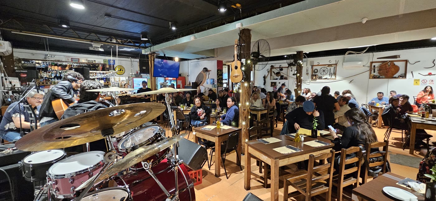 Sala llena en el cuarto aniversario de Paneo Army