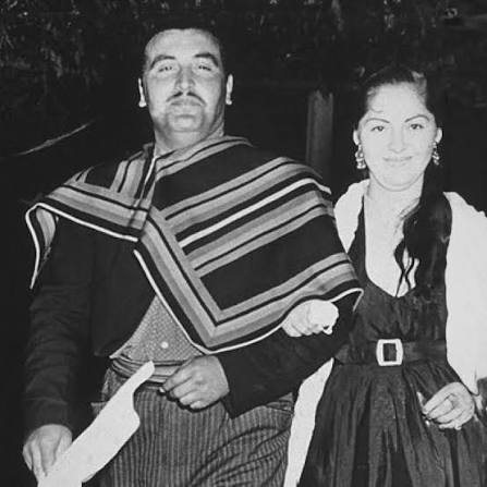Eduardo Loyola, el Guatón Loyola, con manta de huaso
